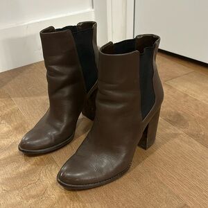 Fun chic banana republic booties